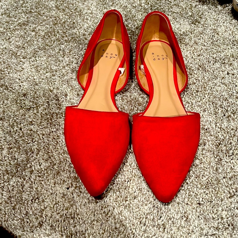Súper cute  pointy suede red flats size 9 NEW